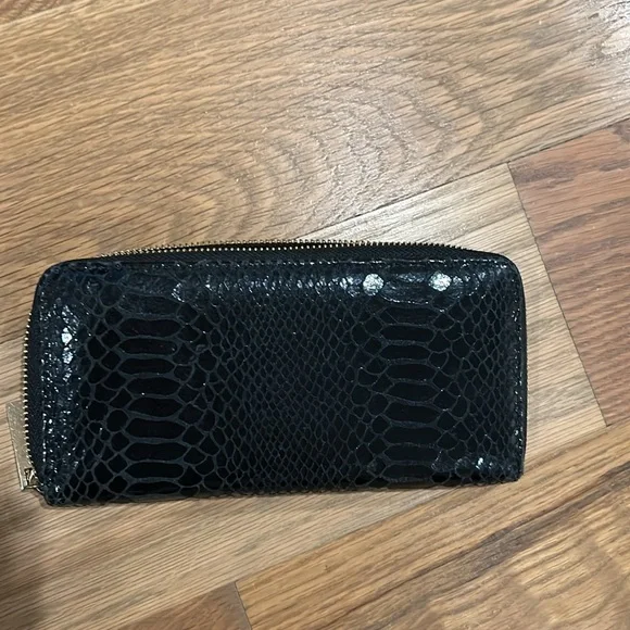 - Tory Burch// zip continental wallet - Picture 5 of 5